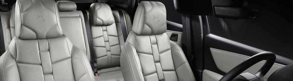 Intérieur de voiture de luxe gris